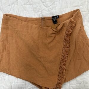 Windsor Camel Fringe Skorts